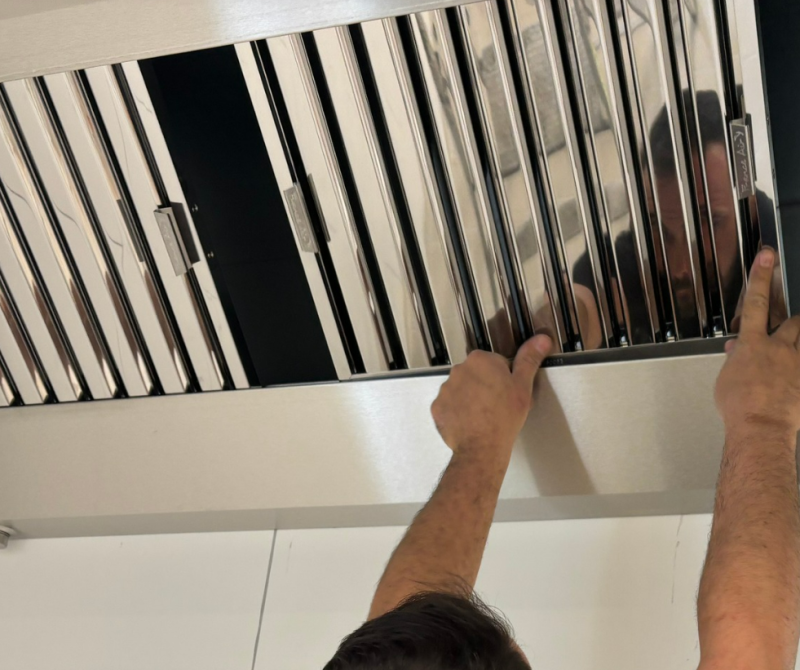 Entreprise spécialisée dans l'entretien, la maintenance et le dépannage de hotte de cuisine professionnelle à Montpellier, Béziers, Nîmes, Alès et leurs régions