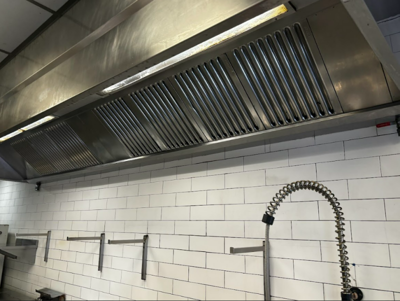 Quelle est la réglementation pour le nettoyage de hotte de cuisine professionnelle à Montpellier, Béziers, Nîmes et Alès ?